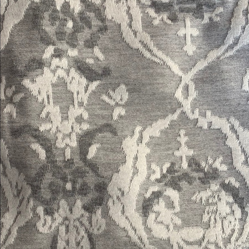 Gray patterned top - Picture 6 of 6